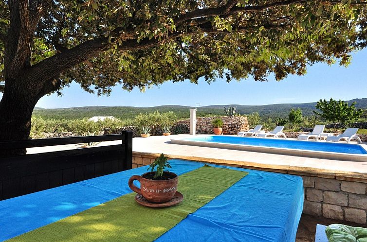 Vakantiehuis mit Terrasse und Pool in herrlicher Naturlandsc