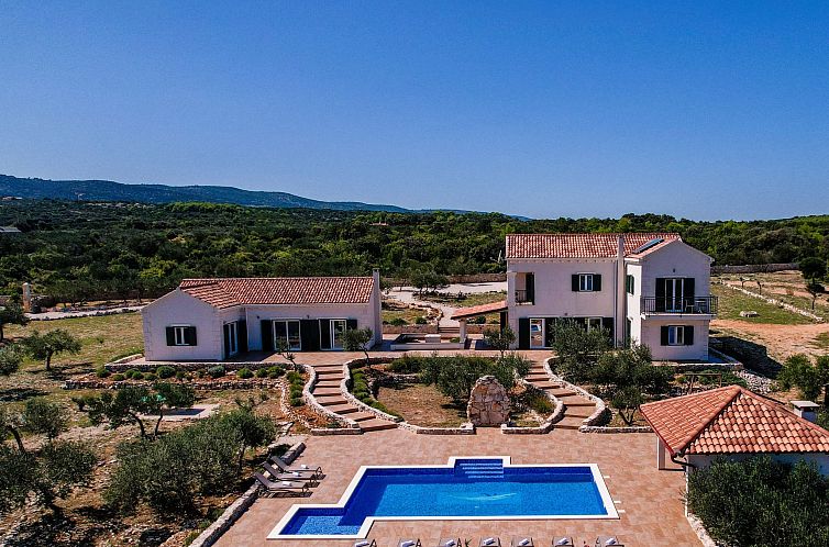 Guest house 1039604 - Holiday property Dalmatia - Vakantiehuis in Pučišća mit Privatem Pool