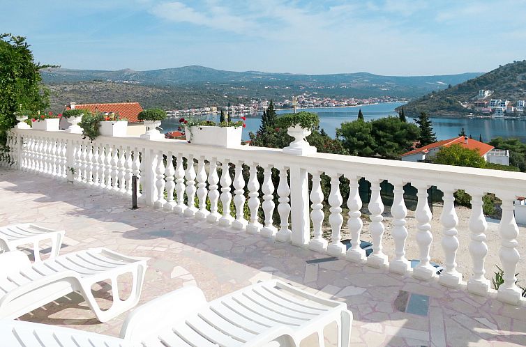 Guest house 1039832 - Apartment Dalmatia - Appartement Suzi