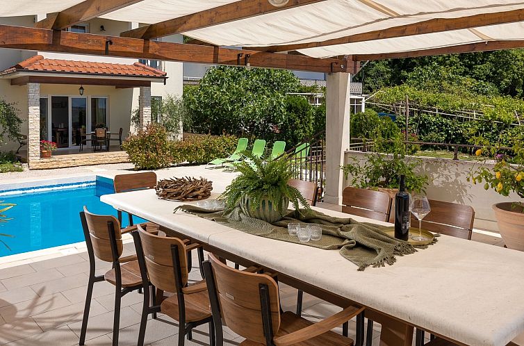 Vakantiehuis Ferienvilla mit privatem Pool