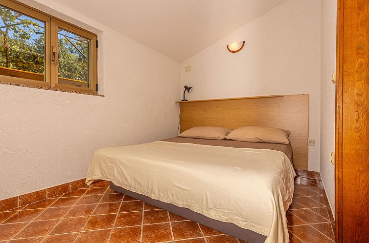 Appartement in Crikvenica mit Großem Garten