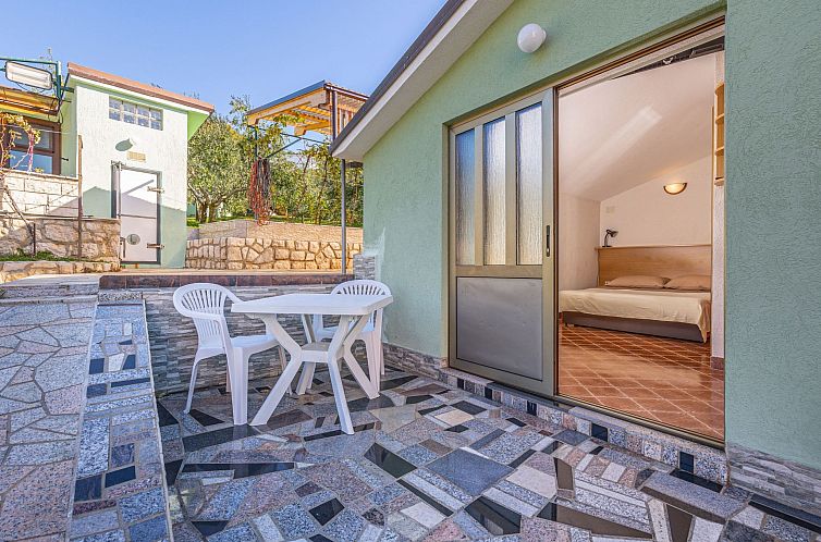 Appartement in Crikvenica mit Großem Garten