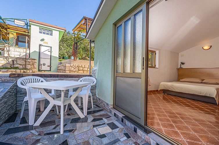 Appartement in Crikvenica mit Großem Garten