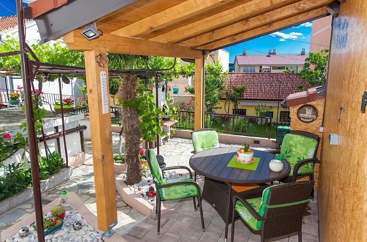 Unterkunft 10418140 - Ferienhaus Kvarner - Vakantiehuis mit eigenem Garten und Grill