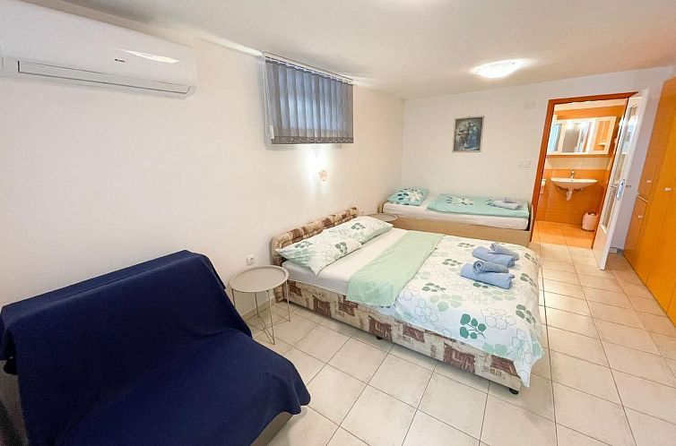 Appartement in Crikvenica mit Terrasse