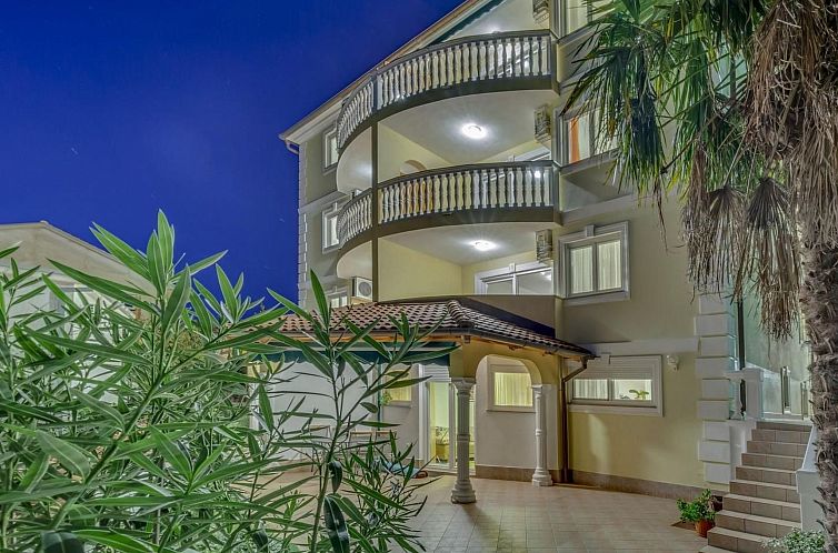 Appartement Wohnung mit Balkon und Meerblick