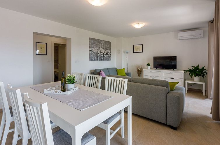 Appartement Wohnung im Erdgeschoss mit Terrasse