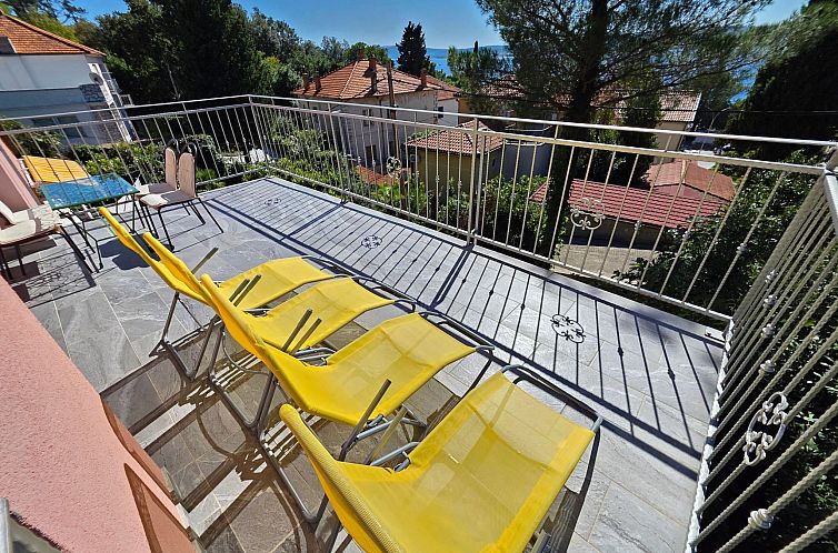 Appartement Wohnung mit Terrasse, 150 m vom Sandstrand entfe