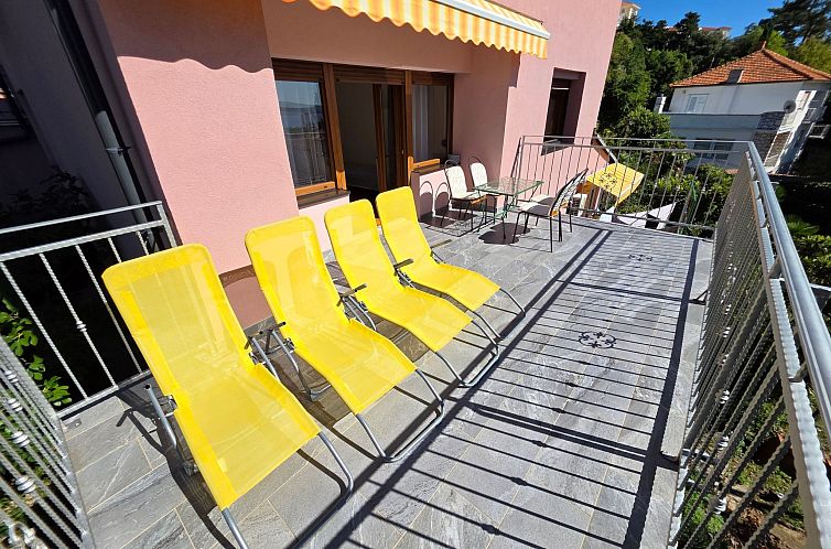 Appartement Wohnung mit Terrasse, 150 m vom Sandstrand entfe