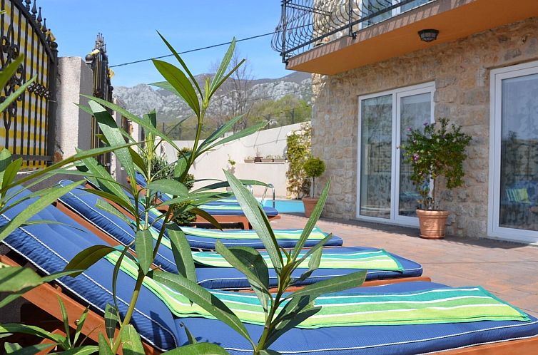 Vakantiehuis Großes Ferienhaus mit eigenem Pool und Terrass