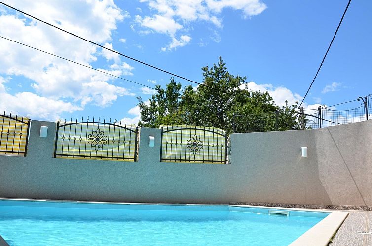 Vakantiehuis Großes Ferienhaus mit eigenem Pool und Terrass