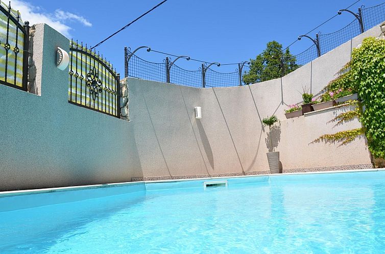Vakantiehuis Großes Ferienhaus mit eigenem Pool und Terrass