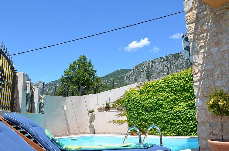Vakantiehuis Großes Ferienhaus mit eigenem Pool und Terrass