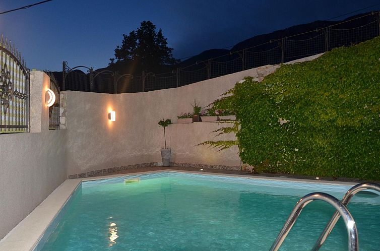 Vakantiehuis Großes Ferienhaus mit eigenem Pool und Terrass