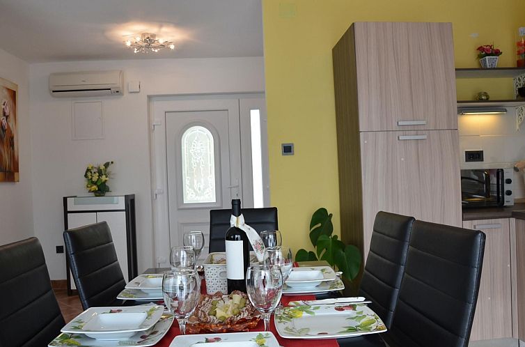 Vakantiehuis Großes Ferienhaus mit eigenem Pool und Terrass