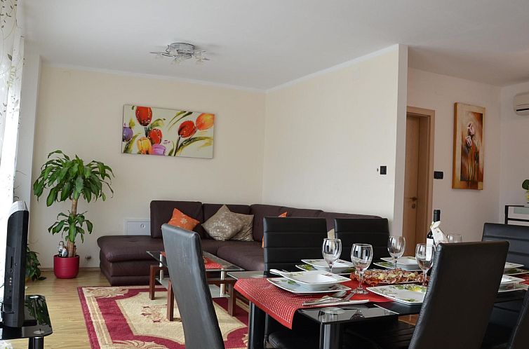 Vakantiehuis Großes Ferienhaus mit eigenem Pool und Terrass