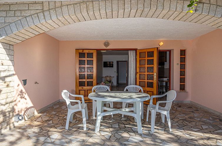 Appartement in Crikvenica mit Großem Garten