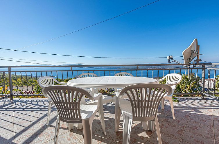 Appartement in Crikvenica mit Großem Garten