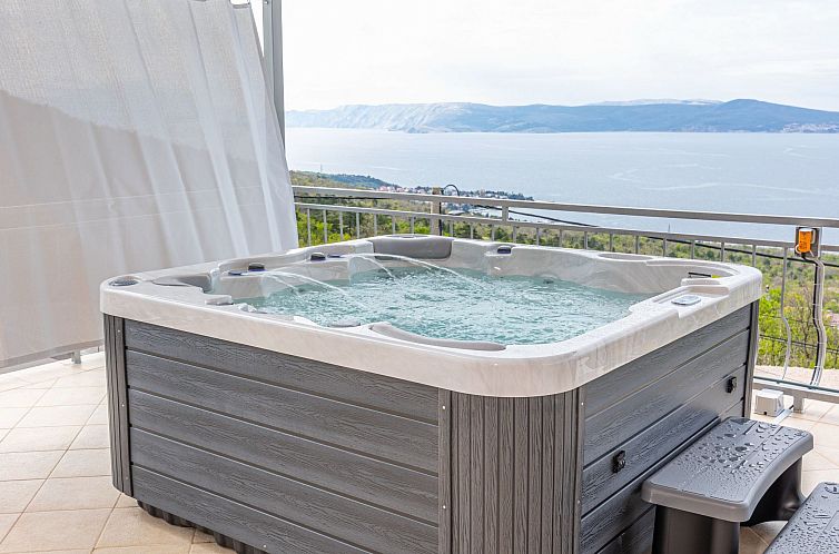 Appartement in Crikvenica mit Großem Garten
