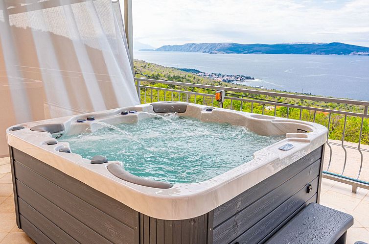 Appartement in Crikvenica mit Großem Garten