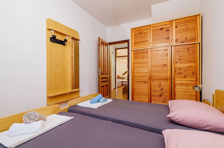 Appartement in Crikvenica mit Großem Garten