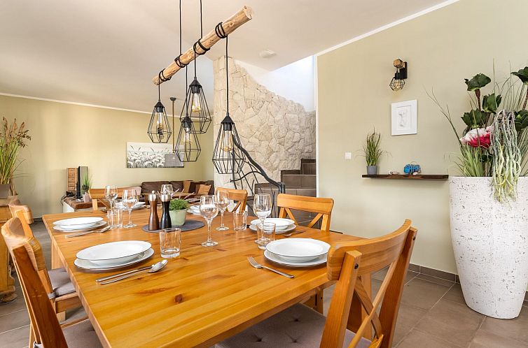 Vakantiehuis Eine luxuriöse Villa "Maslina" mit Pool und Gr