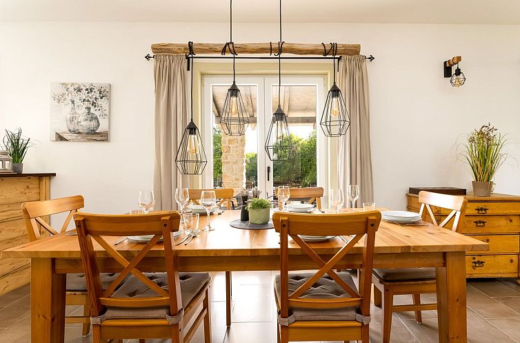 Vakantiehuis Eine luxuriöse Villa "Maslina" mit Pool und Gr