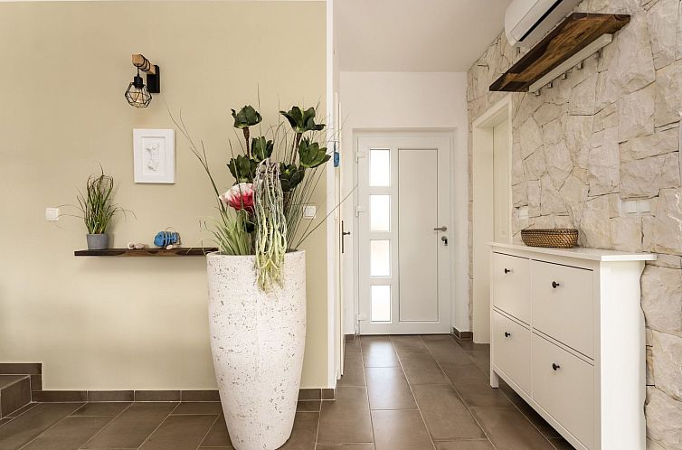 Vakantiehuis Eine luxuriöse Villa "Maslina" mit Pool und Gr