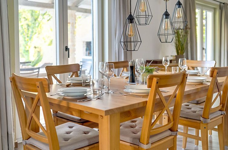 Vakantiehuis Eine luxuriöse Villa "Maslina" mit Pool und Gr