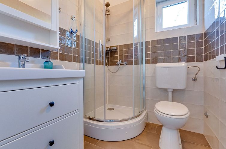Vakantiehuis Eine luxuriöse Villa "Maslina" mit Pool und Gr