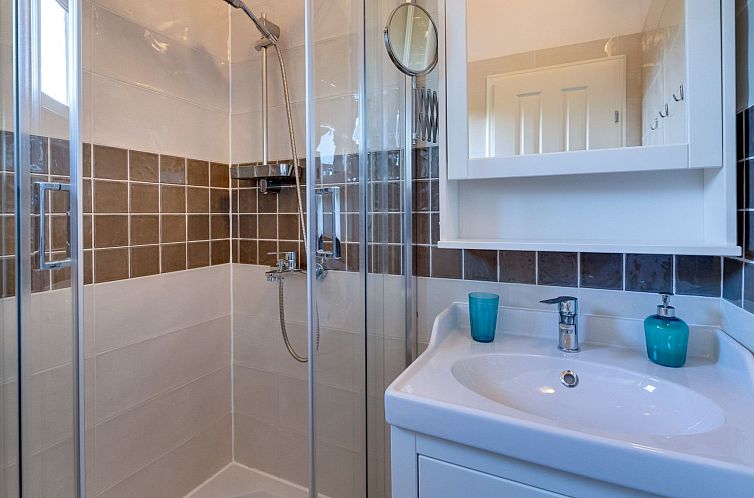 Vakantiehuis Eine luxuriöse Villa "Maslina" mit Pool und Gr