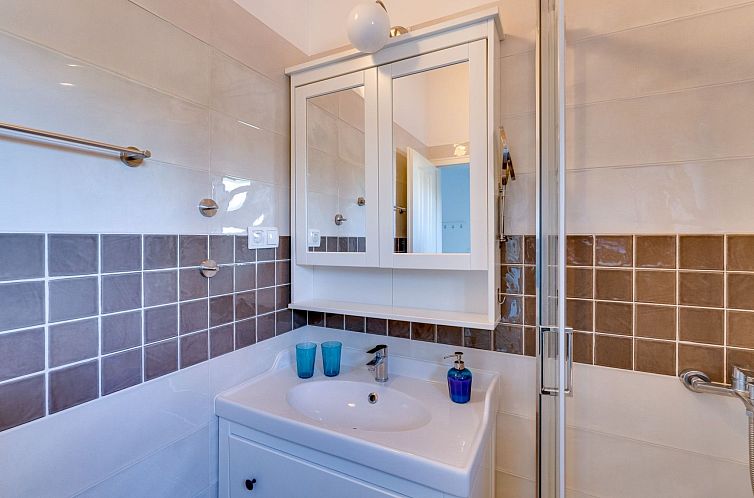 Vakantiehuis Eine luxuriöse Villa "Maslina" mit Pool und Gr