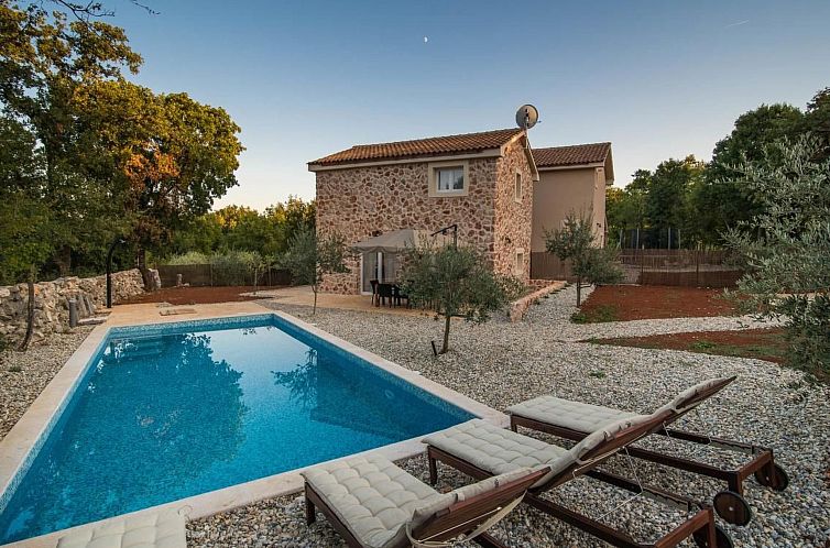 Vakantiehuis Vila Petite - Steinvilla mit Pool