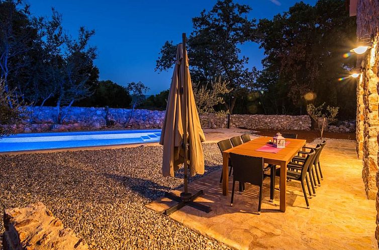 Vakantiehuis Vila Petite - Steinvilla mit Pool