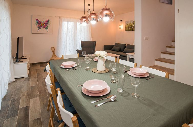 Vakantiehuis Vila Petite - Steinvilla mit Pool