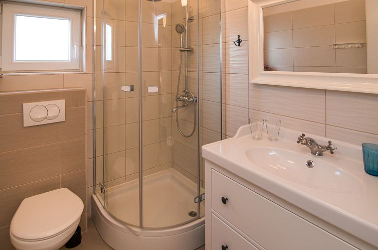 Vakantiehuis Vila Petite - Steinvilla mit Pool