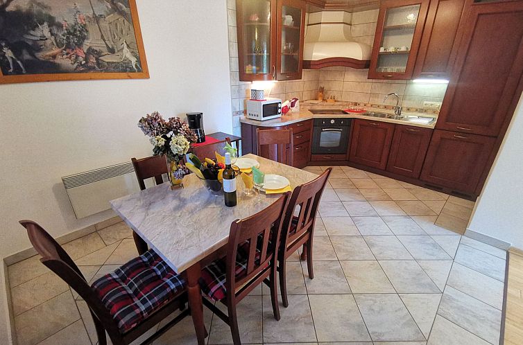 Appartement in Selce mit privatem Parkplatz