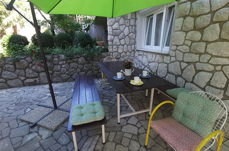 Appartement in Selce mit privatem Parkplatz