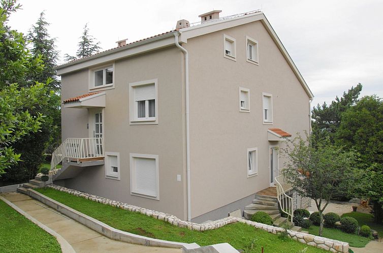 Appartement in Selce mit privatem Parkplatz