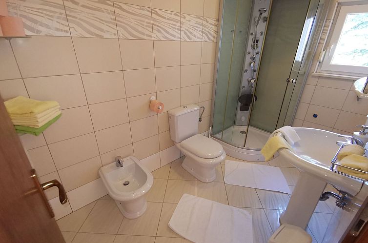 Appartement Wohnung für 6 Personen mit Terrasse und Meerbli