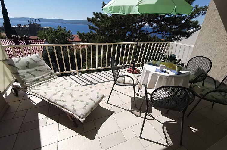Appartement in Selce mit Balkon