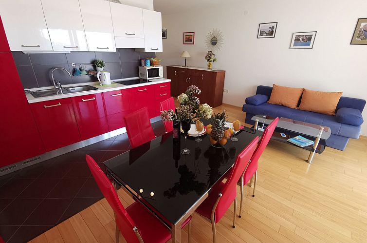 Appartement in Selce mit Balkon