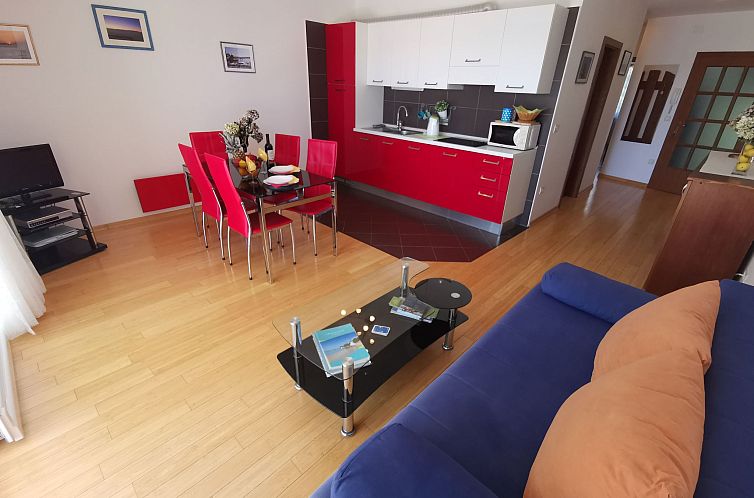 Appartement in Selce mit Balkon