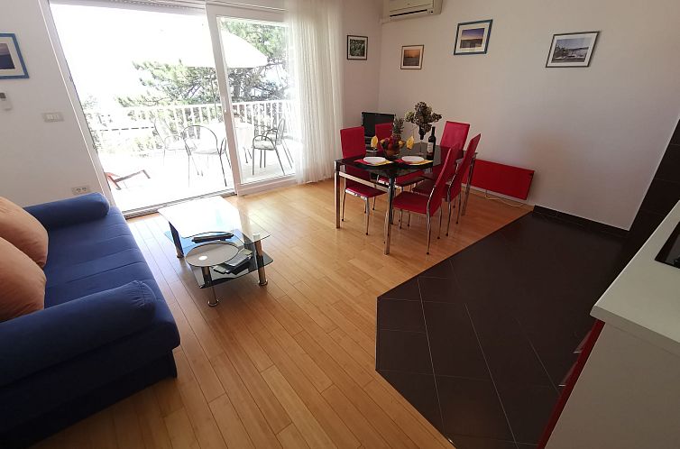 Appartement in Selce mit Balkon