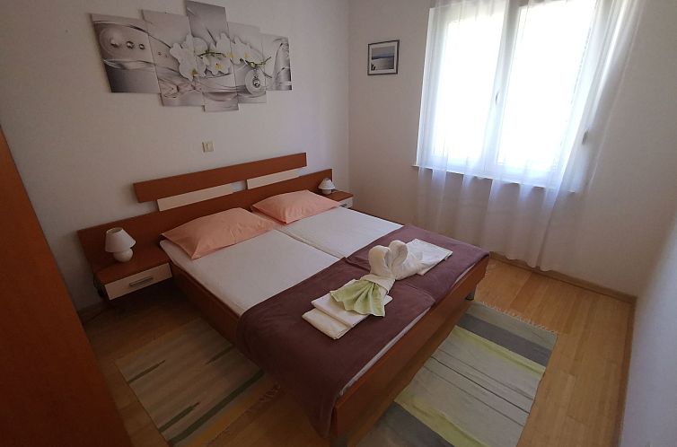 Appartement in Selce mit Balkon