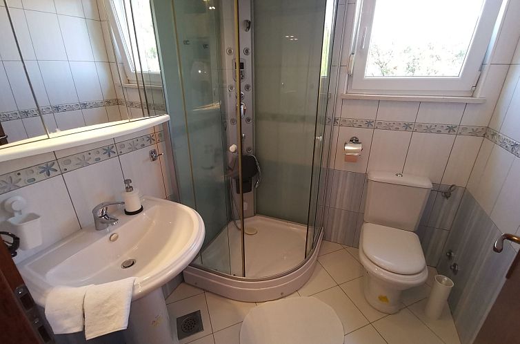 Appartement in Selce mit Balkon
