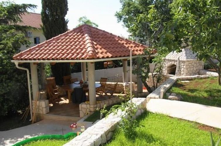 Appartement in Selce mit Balkon