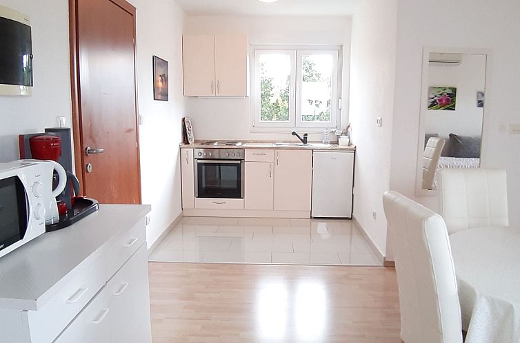 Appartement Helle Wohnung in Selce mit Terrasse