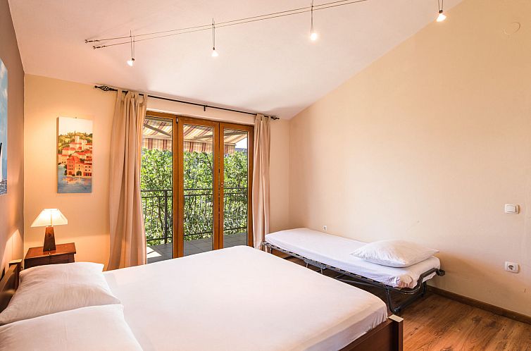 Appartement Irena Apartments 2 kat / HR-10649-02
