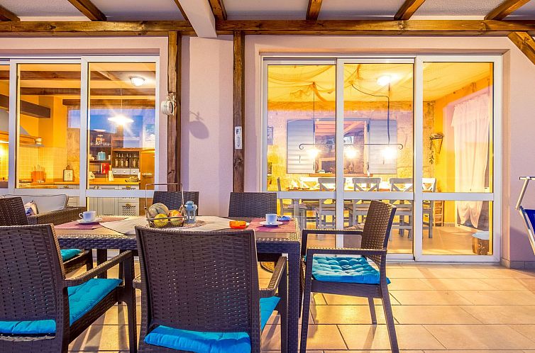 Vakantiehuis Meerblick Ferienvilla Haus Lucija mit Pool